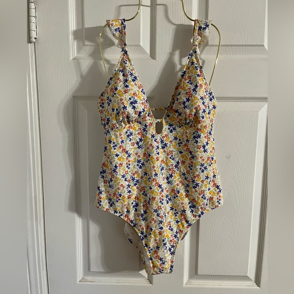 Shade & Shore Other - Shade and shore one piece floral print swimsuit 👙
